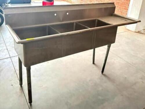 DESCRIPTION: 75" 3-COMPARTMENT STAINLESS STEEL SINK WITH RIGHT SIDE DRAIN BOARD SIZE: 18"X18"X11" COMPARTMENTS LOCATION: BUILDING 2 QTY: 1