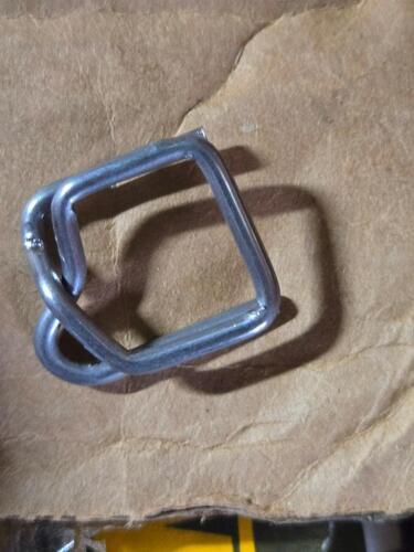 DESCRIPTION: (1) BOX OF (APPROX 1000) METAL STRAPPING BUCKLES BRAND/MODEL: NIFTY SMB2 SIZE: 1/2" RETAIL$: $87.39 QTY: 1