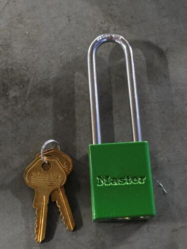 DESCRIPTION: (6) LONG SHACKLE LOCK OUT TAG OUT LOCKS, GREEN BRAND MODEL MASTER LOCK 6835KALTGRN SIZE: 1/4" SD, 3" L 13/16" W RETAIL$: $134.64 QTY: 6