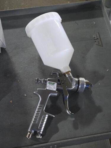 DESCRIPTION: (1) GRAVITY FEED SPRAYGUN BRAND MODEL SPEEDAIRE 48PX88 SIZE: 8" 1/4" INLET RETAIL$: $66.50 QTY: 1