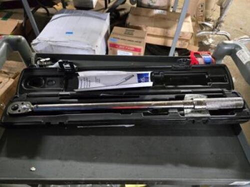 DESCRIPTION: (1) MICROMETER TORQUE WRENCH BRAND MODEL WILLIAMS 17785635 SIZE: 1/2" DRIVE 30 # MIN 250FT LB MAX RETAIL$: $393.75 QTY: 1
