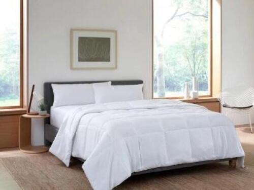 DOWN ALTERNATIVE COMFORTER