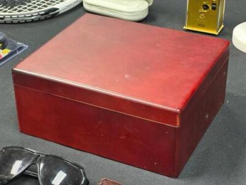 DESKTOP HUMIDOR WITH CONTENTS