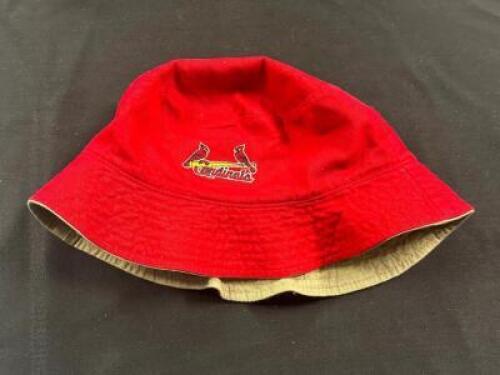 REVERSIBLE ST. LOUIS CARDINALS BUCKET HAT