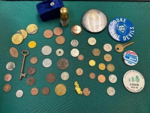 LARGE ASSORTMENT OF VINTAGE PINS, PERFUME, KEYS, OLD COINS, AND VARIOUS CURRENCY