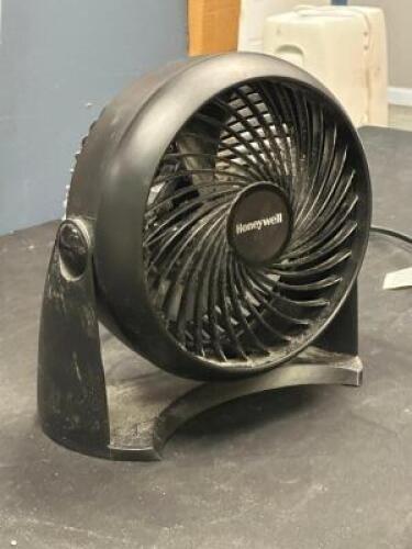 TURBOFORCE TABLE FAN