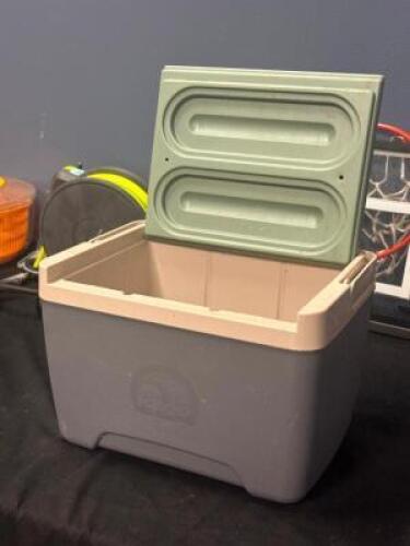 LUNCH BOX / BEER COOLER