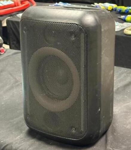 PORTABLE BLUETOOTH OUTDOOR BOOMBOX