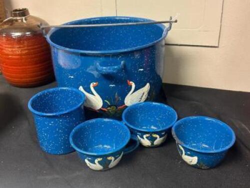 (5) - PC. SWAN POT AND CUP SET