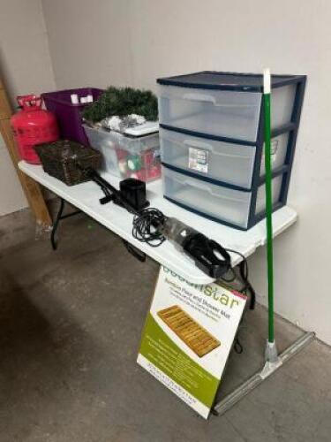 LARGE ASSORTMENT OF HOUSEHOLD ITEMS