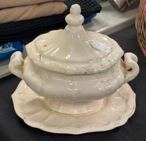 VINTAGE ENGLISH WHITE IRON STONE SOUP TUREEN