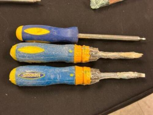 (3) - SCREWDRIVERS