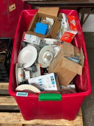 LARGE ASSORTMENT OF LIGHTING PRODUCTS / CONTENTS OF PALLET