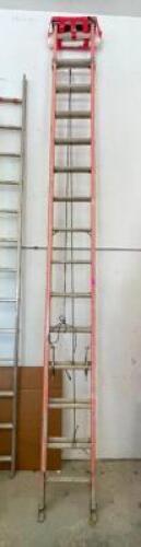 28' FIBERGLASS EXTENSION LADDER