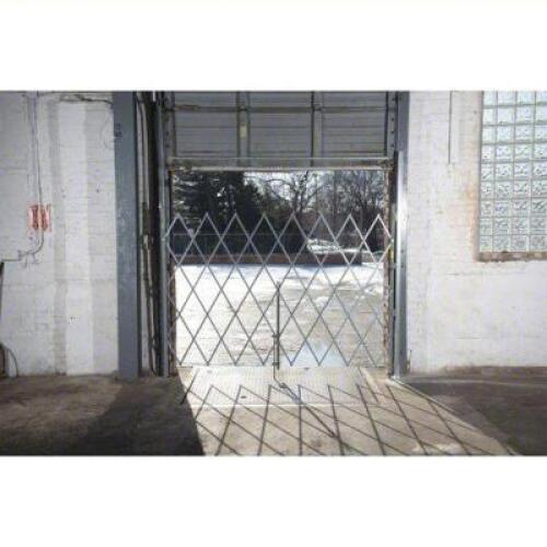 DESCRIPTION: (1) FOLDING GATE BRAND/MODEL: PRODUCT NUMBER #54XU43 INFORMATION: INDOOR / OUTDOOR, HARDWARE INCLUDED, SINGLE, SWIVEL SIZE: 6' RETAIL$: $