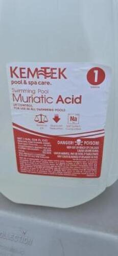 DESCRIPTION: (2) MURIATIC ACID BRAND/MODEL: KEMTEK SIZE: 1 GALLON RETAIL$: $15.98/EA QTY: 2