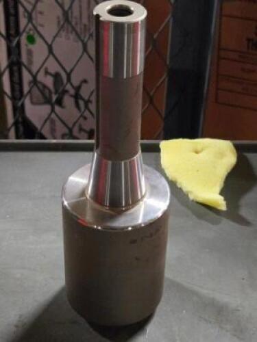 DESCRIPTION: (1) R8 TAPER END MILL HOLDER BRAND MODEL ACCUPRO 775356 SIZE: 1" HOLE DIA RETAIL$: $94.27 QTY: 1
