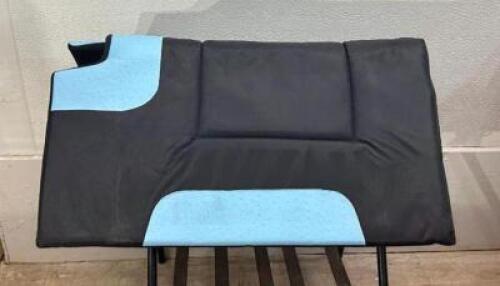 BLACK/BLUE SADDLE PAD