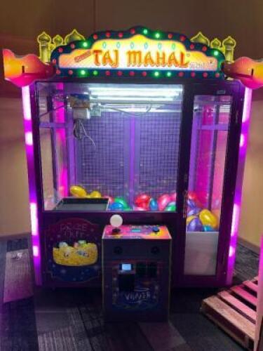 2023 TAJ MAHAL MINI GIANT CLAW ARCADE MACHINE W/ GAYLORD OF TICKET RINGS