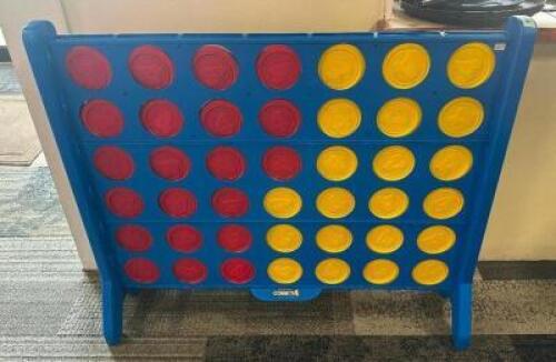 LARGE PLASTIC CONNECT FOUR GAMING SET.