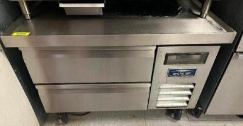 DESCRIPTION ARCTIC AIR 36" TWO DRAWER REFRIGERATED CHEFS BASE. BRAND / MODEL: ARCTIC AIR ADDITIONAL INFORMATION 115 VOLT, 1 PHASE. ON AND WORKING LOCA