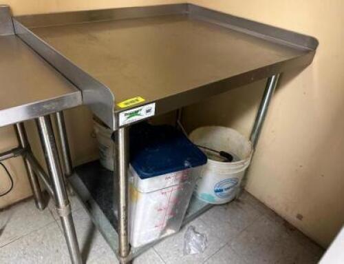 DESCRIPTION 60" X 30" STAINLESS TABLE W/ 2" SURROUND BRAND / MODEL: REGENCY 600ES3036G SIZE 30" X 36" LOCATION KITCHEN QTY 1