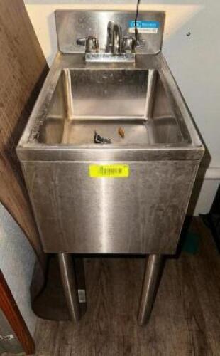 DESCRIPTION 14" X 21" UNDER BAR STAINLESS DUMP SINK W/ FAUCET. BRAND / MODEL: BK RESOURCES UBH-21-1014HSS12 ADDITIONAL INFORMATION RETAILS FOR $420 LO