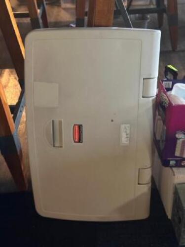 DESCRIPTION: BABY CHANGING STATION LOCATION: TABLES THIS LOT IS: ONE MONEY QTY: 1