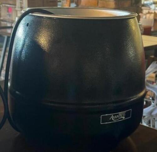 DESCRIPTION: COUNTERTOP KETTLE BRAND / MODEL: AVANTCO LOCATION: TABLES THIS LOT IS: ONE MONEY QTY: 1