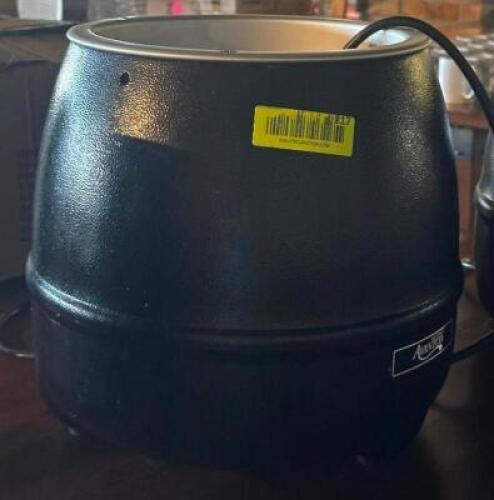 DESCRIPTION: COUNTERTOP KETTLE BRAND / MODEL: AVANTCO LOCATION: TABLES THIS LOT IS: ONE MONEY QTY: 1