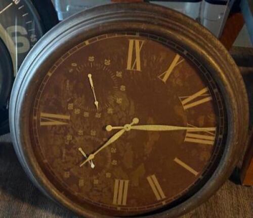 DESCRIPTION: WALL CLOCK LOCATION: TABLES THIS LOT IS: ONE MONEY QTY: 1