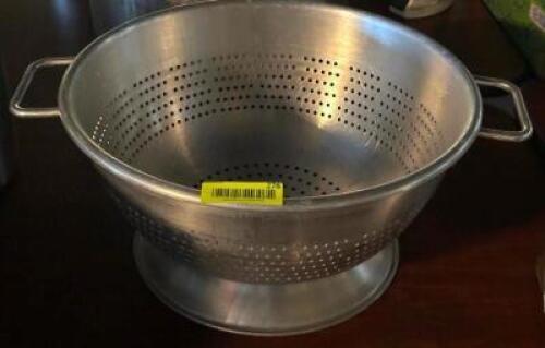 DESCRIPTION: STAINLESS COLANDER LOCATION: TABLES THIS LOT IS: ONE MONEY QTY: 1