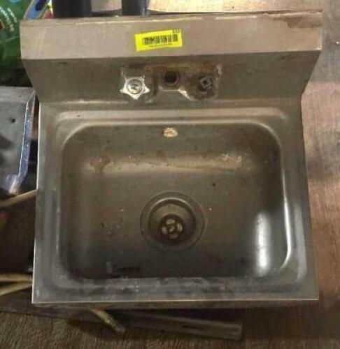 DESCRIPTION: STAINLESS KITCHEN SINK LOCATION: TABLES THIS LOT IS: ONE MONEY QTY: 1
