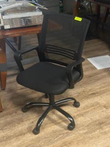 DESCRIPTION: OFFICE CHAIR LOCATION: TABLES THIS LOT IS: ONE MONEY QTY: 1