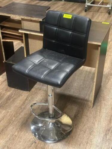 DESCRIPTION: BAR STOOL LOCATION: TABLES THIS LOT IS: ONE MONEY QTY: 1