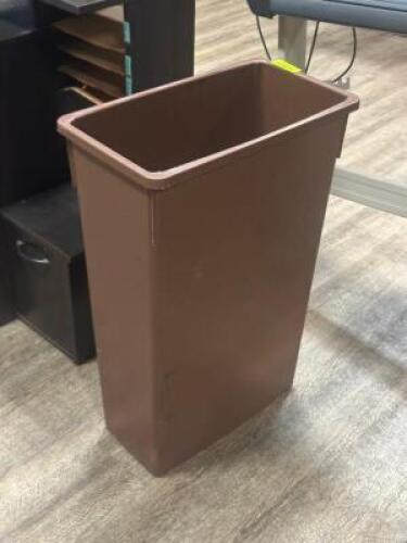 DESCRIPTION: WASTE BIN LOCATION: TABLES THIS LOT IS: ONE MONEY QTY: 1