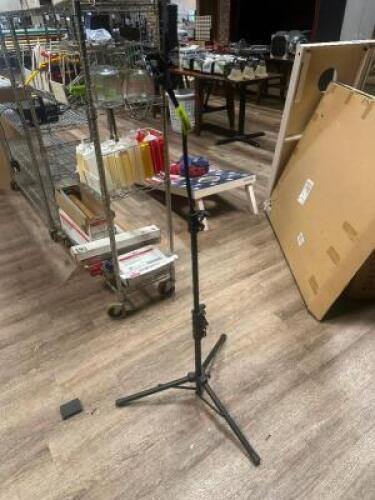 DESCRIPTION: MIC STAND LOCATION: TABLES THIS LOT IS: ONE MONEY QTY: 1