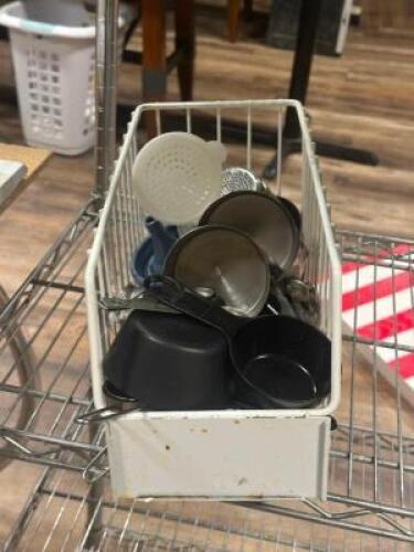 DESCRIPTION: ASSORTED MEASURING CUPS LOCATION: TABLES THIS LOT IS: ONE MONEY QTY: 1