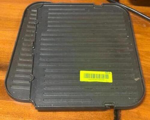 DESCRIPTION: CAST IRON GRIDDLE LOCATION: TABLES THIS LOT IS: ONE MONEY QTY: 1