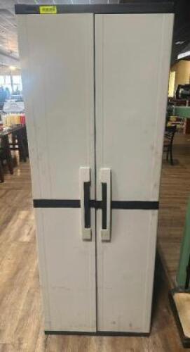 DESCRIPTION: OUTDOOR STORAGE CABINET LOCATION: TABLES THIS LOT IS: ONE MONEY QTY: 1