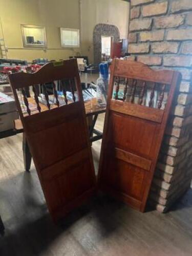 DESCRIPTION: SALOON DOORS LOCATION: TABLES THIS LOT IS: ONE MONEY QTY: 1