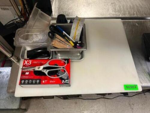 DESCRIPTION CUTTING BOARD AND MISC SMALLS THIS LOT IS: ONE MONEY LOCATION KITCHEN QTY 1