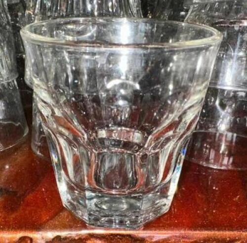 DESCRIPTION (33) ROCKS GLASSES THIS LOT IS: SOLD BY THE PIECE LOCATION BAR QTY 33