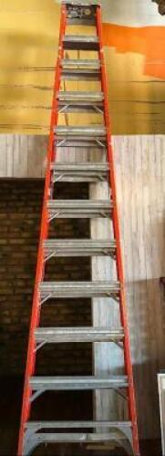 DESCRIPTION LOUISVILLE 12' FIBERGLASS LADDER BRAND / MODEL: FS1512 SIZE 12' LOCATION BAR QTY 1