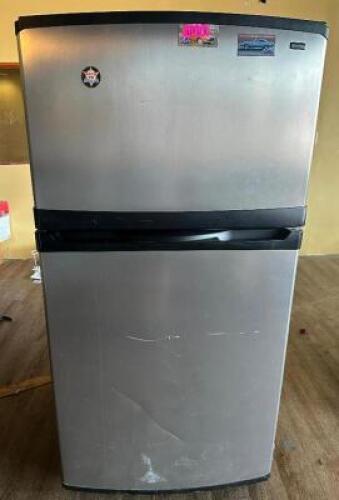 DESCRIPTION KENMORE COLD SPOT HOUSE HOLD REFRIGERATOR FREEZER BRAND / MODEL: KENMORE 106.76236402 LOCATION BAR QTY 1