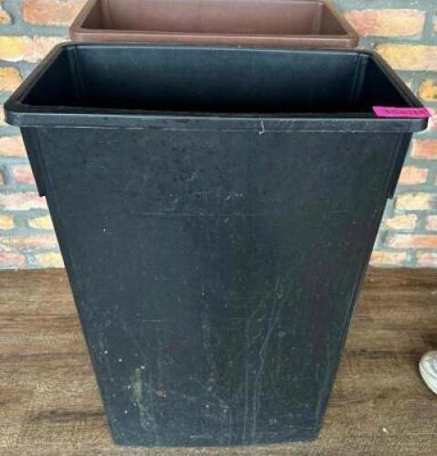 DESCRIPTION (2) 20 GALLON BAR SIDE TRASH CANS. THIS LOT IS: SOLD BY THE PIECE LOCATION BAR QTY 2