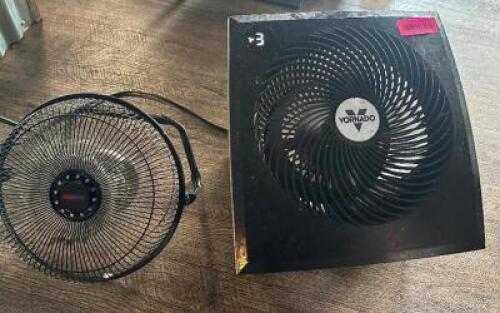 DESCRIPTION (2) ASSORTED SMALL FANS. THIS LOT IS: ONE MONEY LOCATION BAR QTY 1
