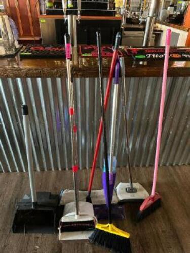 DESCRIPTION (1) LOT OF ASSORTED CLEANING SUPPLIES LOCATION BAR QTY 1