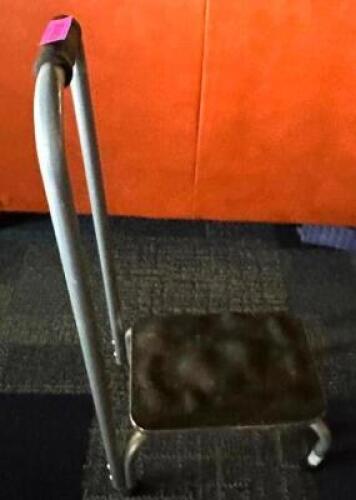 DESCRIPTION SMALL STEP STOOL W/ HAND RAIL LOCATION MAIN SEATING QTY 1