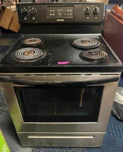 DESCRIPTION FOUR BURNER ELECTRIC HOUSE HOLD RANGE W/ OVEN. LOCATION MAIN SEATING QTY 1